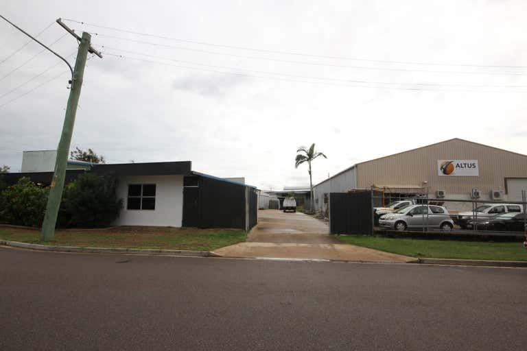Unit 2, 9 Bain Street Currajong QLD 4812 - Image 3