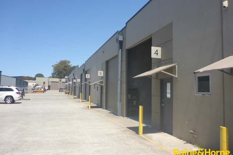 Unit 4, 18 Acacia Avenue Port Macquarie NSW 2444 - Image 1