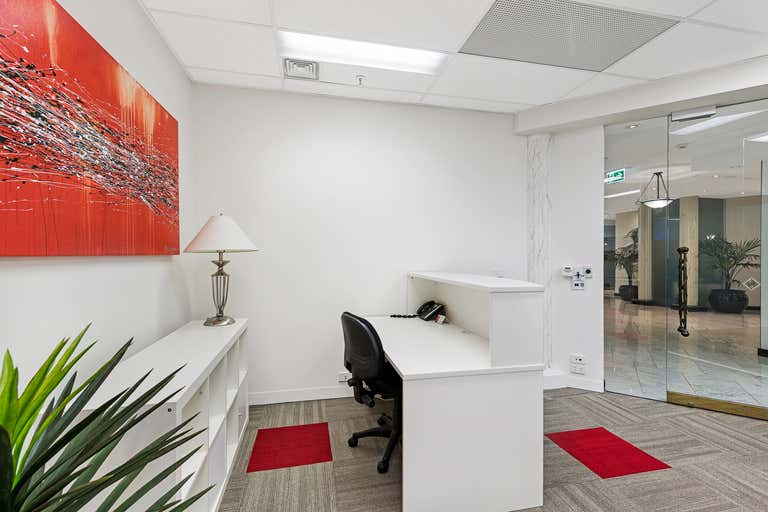 802/530 Little Collins Street Melbourne VIC 3000 - Image 2