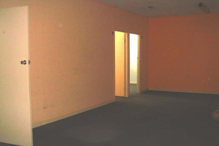Solander Centre, Unit 11, First Floor, 182 Grafton Street Cairns QLD 4870 - Image 4