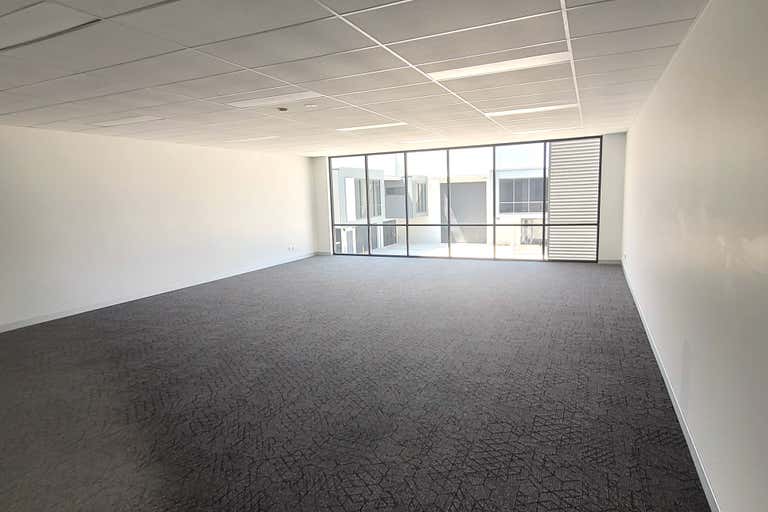 Unit 2, 20 Concorde Way Bomaderry NSW 2541 - Image 4