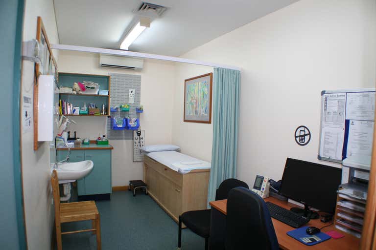 28 Toogood Road "Toogood Road Family Medical Centre" Woree QLD 4868 - Image 4