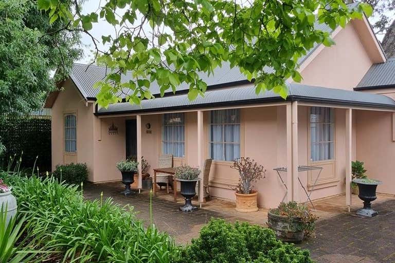 Hahndorf House, 27 Auricht Rd, Hahndorf, SA 5245 Hotel, Motel