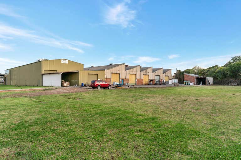 Yard 2/8 Farrow Road Campbelltown NSW 2560 - Image 3