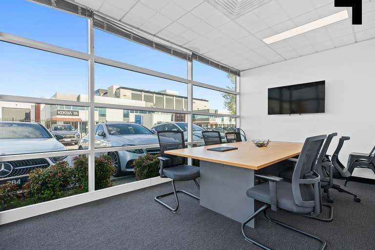 8/3 Westside Avenue Port Melbourne VIC 3207 - Image 2