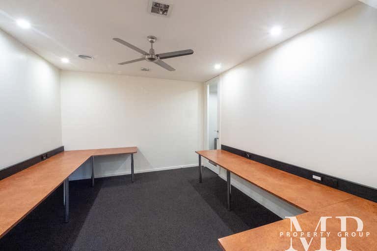 4/15 Carbine Way Mornington VIC 3931 - Image 2