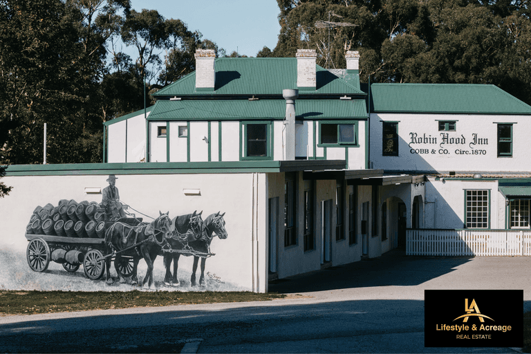 Robin Hood Pub, 655 Princes Way Drouin West VIC 3818 - Image 1