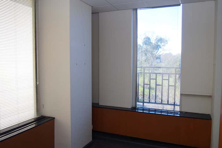 Royal Domain Corporate Centre, Unit 413, 370 St Kilda Rd Melbourne VIC 3004 - Image 4