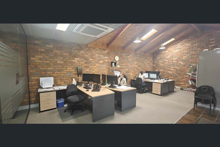 2/1 Barkly Street Warragul VIC 3820 - Image 2