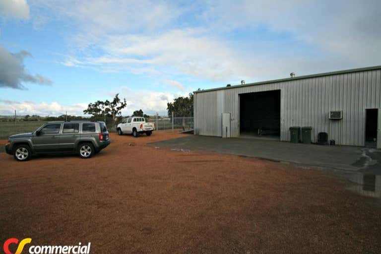 Rear Unit, 21 Sweny Drive Australind WA 6233 - Image 2