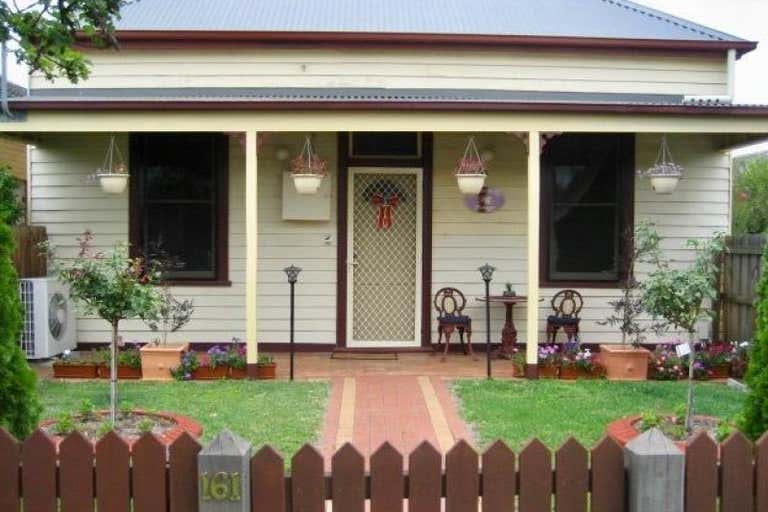 Bloomsbury Cottage, 161 Nicholson Street Bairnsdale VIC 3875 - Image 1