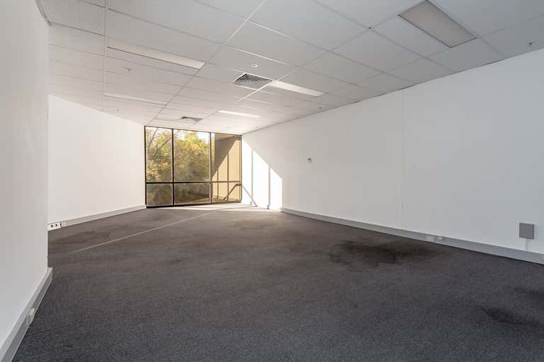 10/70 Racecourse  Road North Melbourne VIC 3051 - Image 3