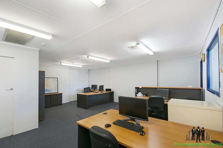 U3,2/8-10 Boeing Place Caboolture QLD 4510 - Image 3