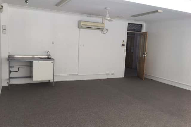 1/4 Railway Street Southport QLD 4215 - Image 3