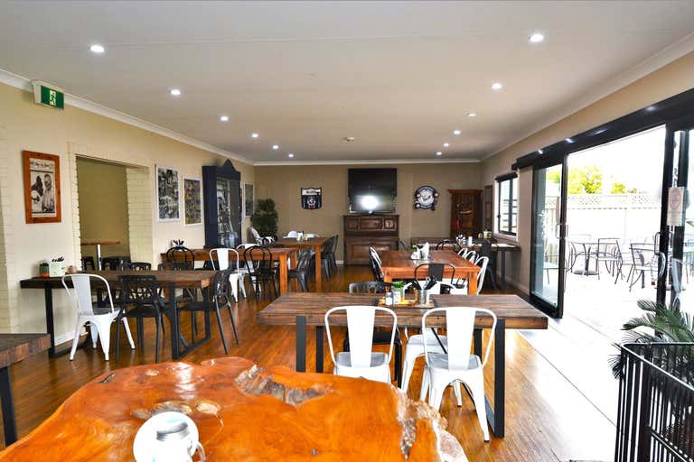 Family Hotel, 103 Hovell Street Cootamundra NSW 2590 - Image 4