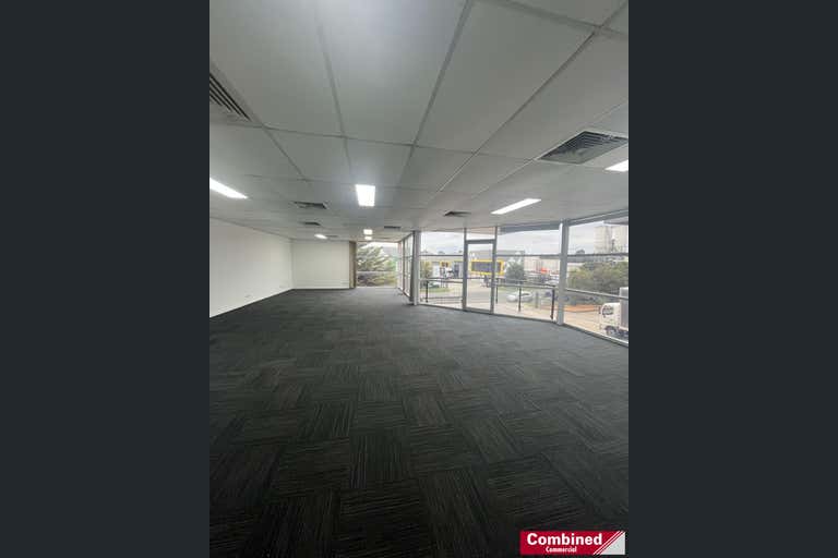 2/34 Bluett Drive Smeaton Grange NSW 2567 - Image 4