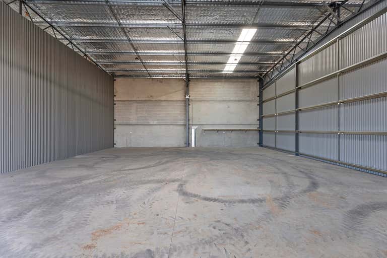 2/11 Houtman Street Wagga Wagga NSW 2650 - Image 2