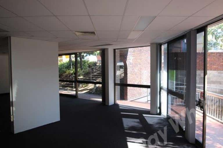 2/220 Boundary Street Spring Hill QLD 4000 - Image 2