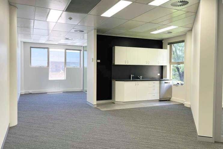Unit  5, 38 Thesiger Court Deakin ACT 2600 - Image 4