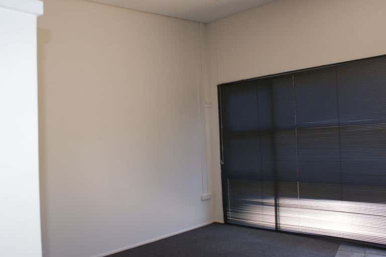 2/185 Perth Street South Toowoomba QLD 4350 - Image 2