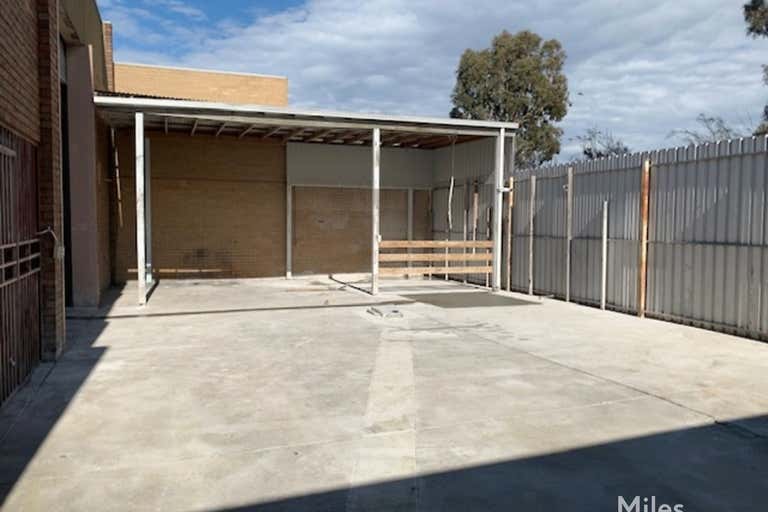 25 Strong Avenue Thomastown VIC 3074 - Image 2