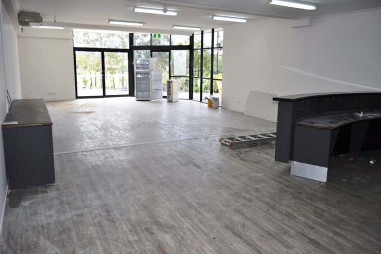 Ferry Road Frontage Showroom Workshop - Image 2