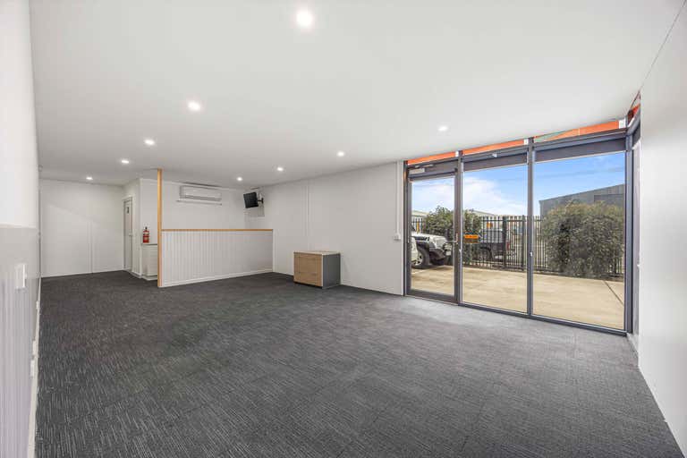 1/18 Coronet Street Wendouree VIC 3355 - Image 2