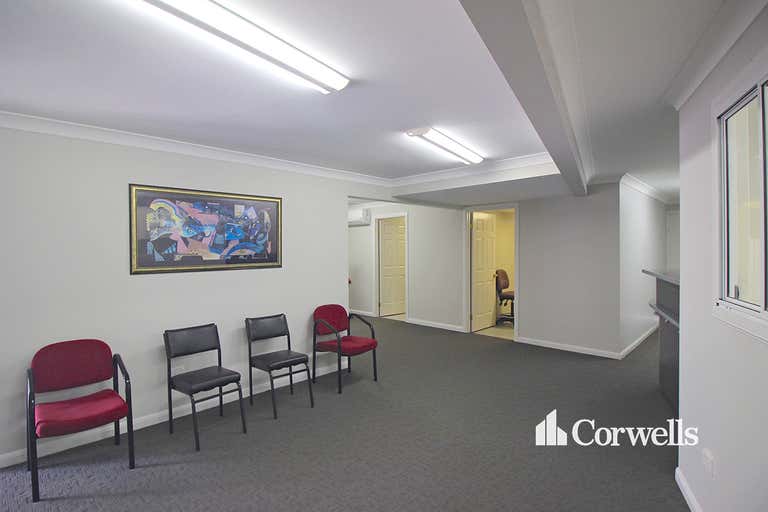 10/4 Fremantle Street Burleigh Heads QLD 4220 - Image 1