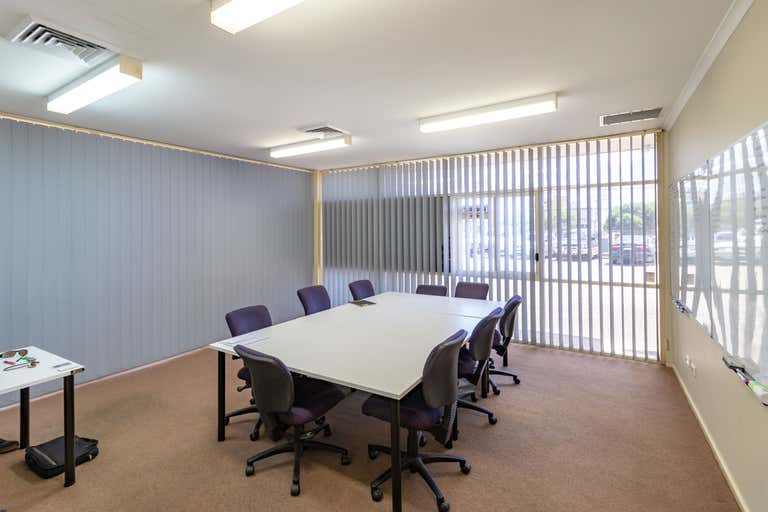 7/71 Racecourse Road Rutherford NSW 2320 - Image 2