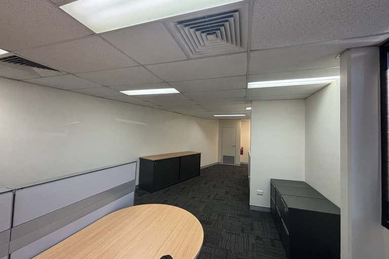 5a/787 Kingsford Smith Drive Eagle Farm QLD 4009 - Image 3