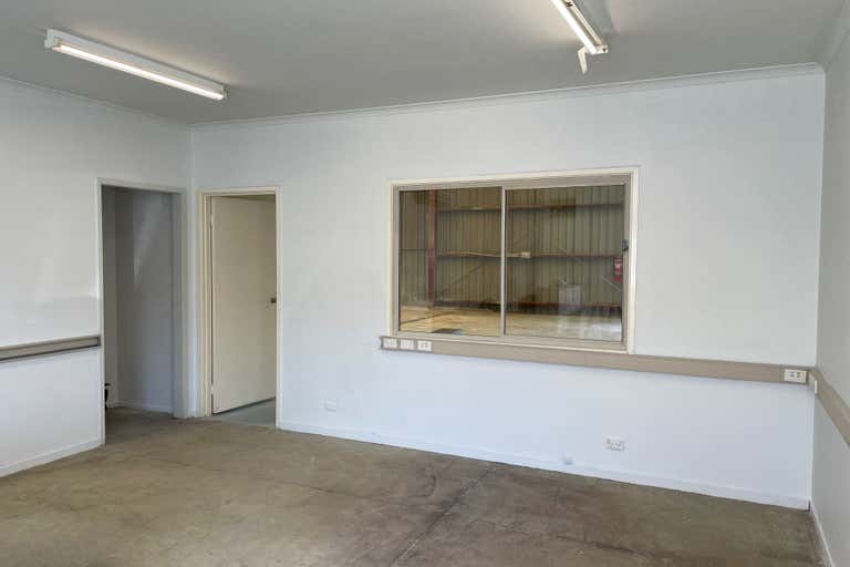 2/6 Sleigh Place Hume ACT 2620 - Image 4