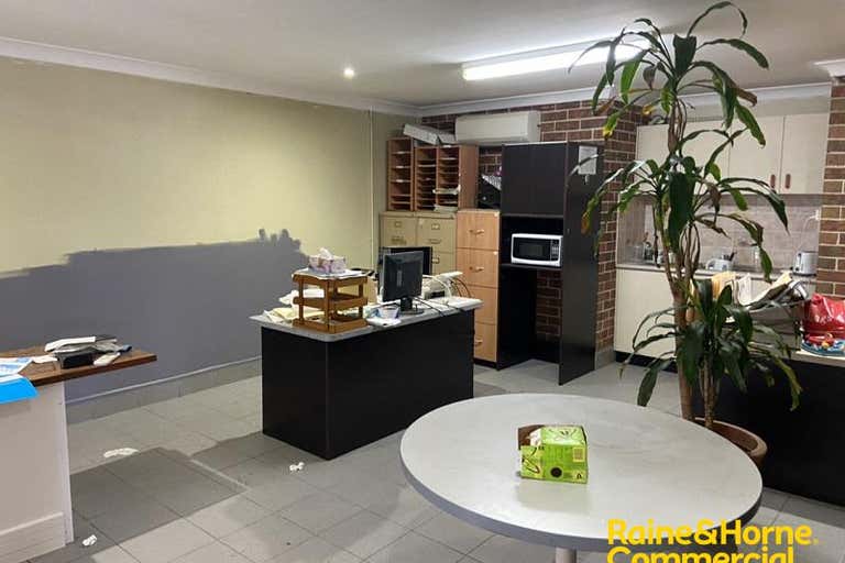 Unit 2, 11 Stennett Road Ingleburn NSW 2565 - Image 4