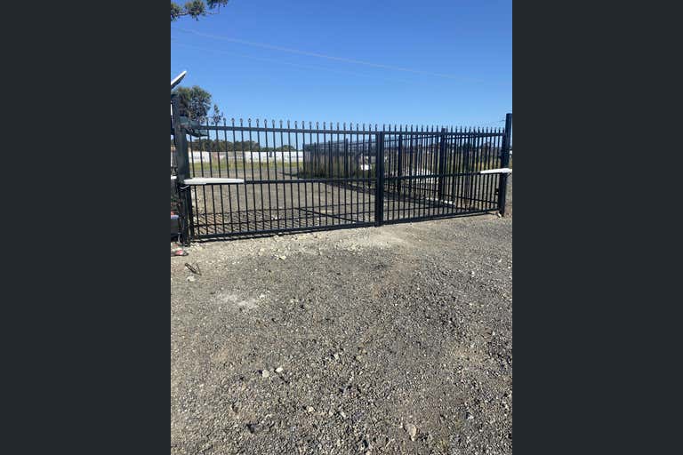 255 Evans Road Cranbourne West VIC 3977 - Image 2