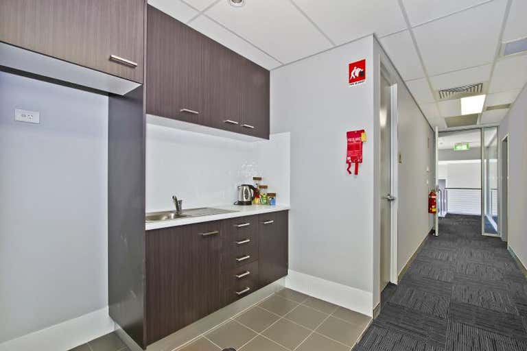2b/3 Racecourse Road West Gosford NSW 2250 - Image 1