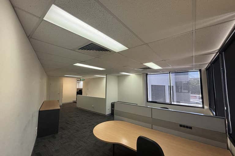 5a/787 Kingsford Smith Drive Eagle Farm QLD 4009 - Image 2