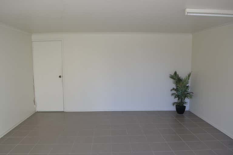 4/12 Hampton Road Burleigh Heads QLD 4220 - Image 2