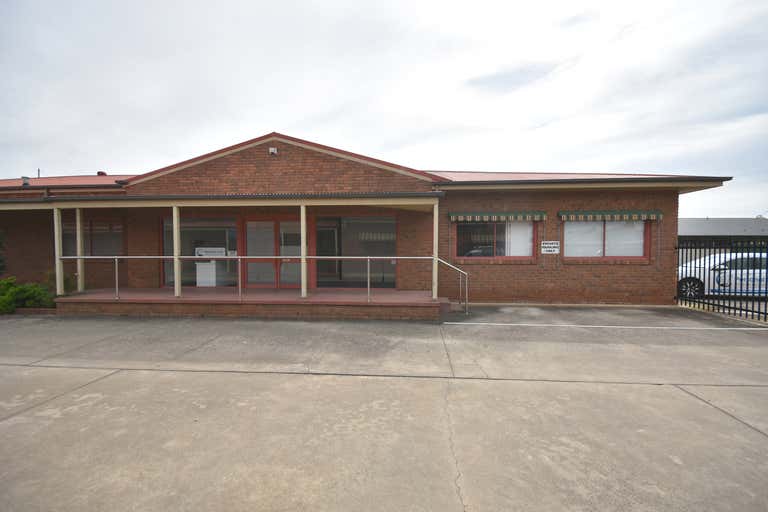 3/340 Griffith Road Lavington NSW 2641 - Image 1