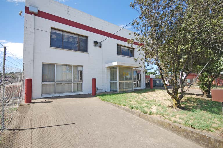 914 Latrobe Street Delacombe VIC 3356 - Image 2