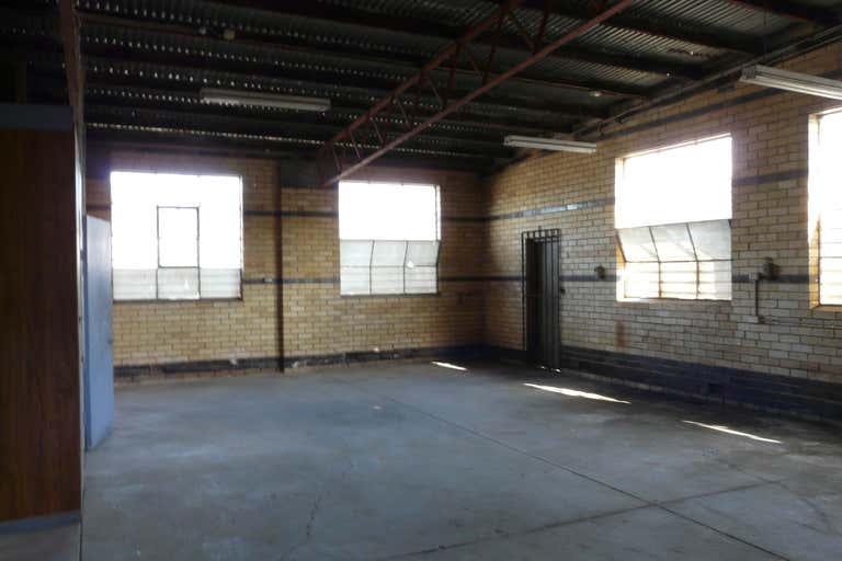 27 Earl Street Airport West VIC 3042 - Image 2