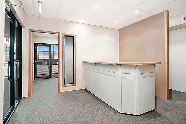 5/2 Centro Ave Subiaco WA 6008 - Image 4