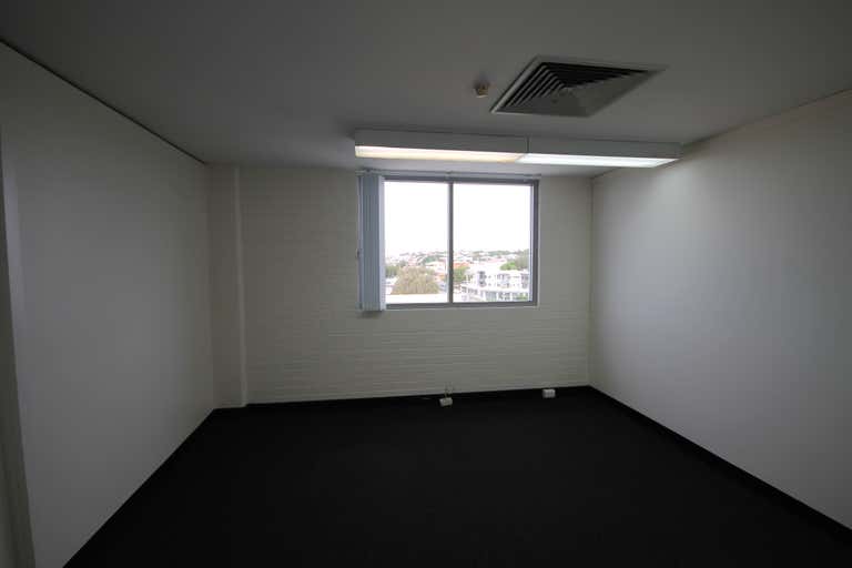Suite 7/Lot 12 182 Bay Terrace Wynnum QLD 4178 - Image 4