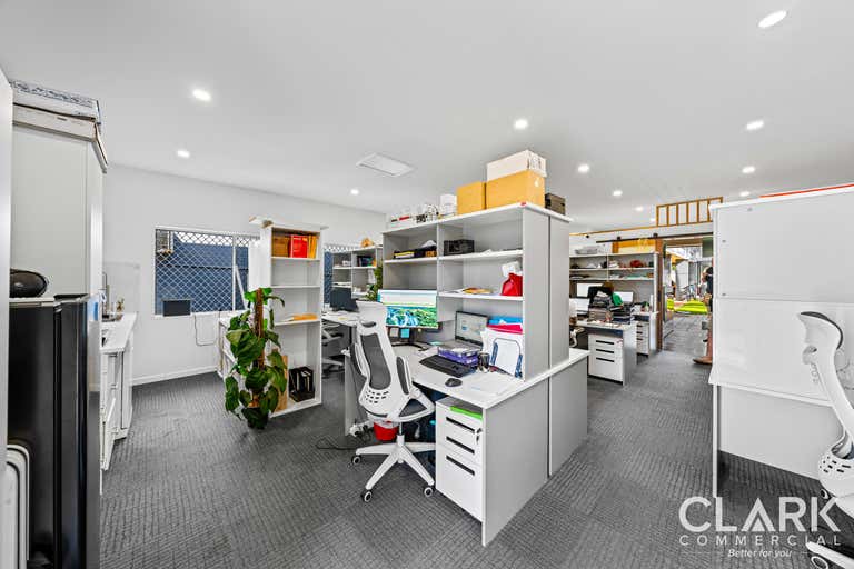 3/110 Monaco Street Broadbeach Waters QLD 4218 - Image 4