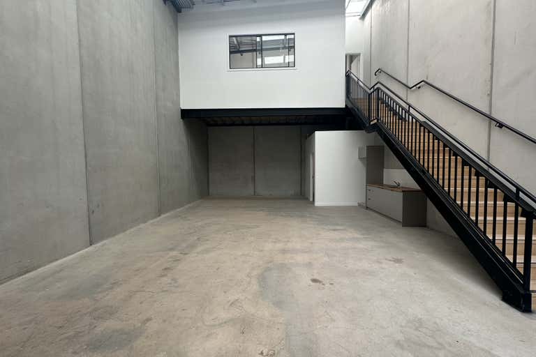 3/4 Blackshaws Road Newport VIC 3015 - Image 2