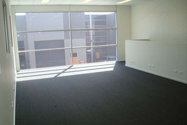 10/345 Plummer Street Port Melbourne VIC 3207 - Image 2