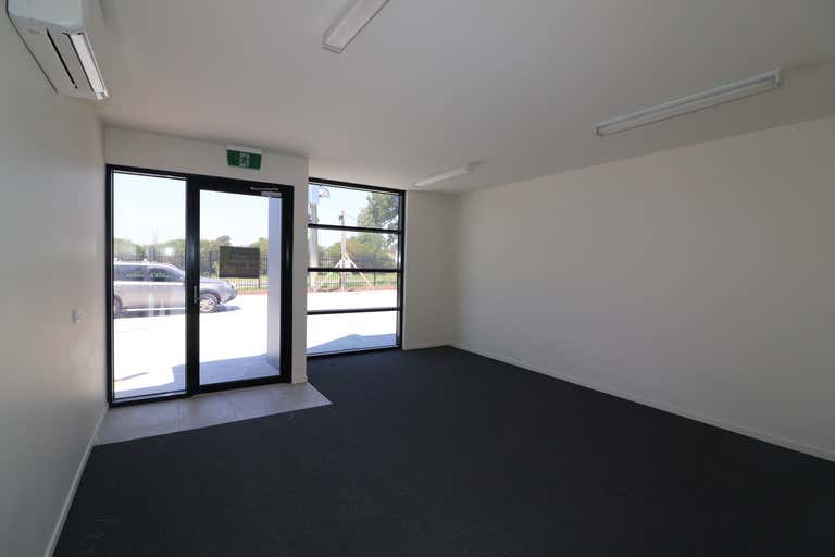 2/75 Clifton Grove Carrum Downs VIC 3201 - Image 3