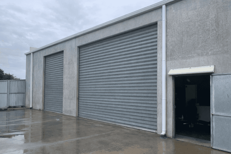 2/9 Riverside
Avenue Werribee VIC 3030 - Image 2