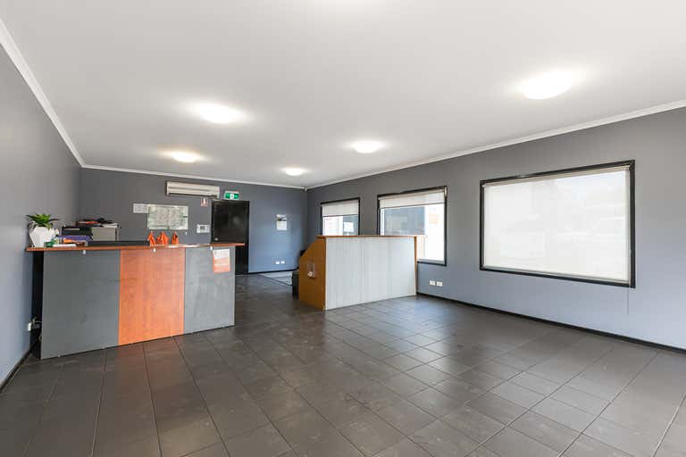 8 Maynard Drive Epsom VIC 3551 - Image 2