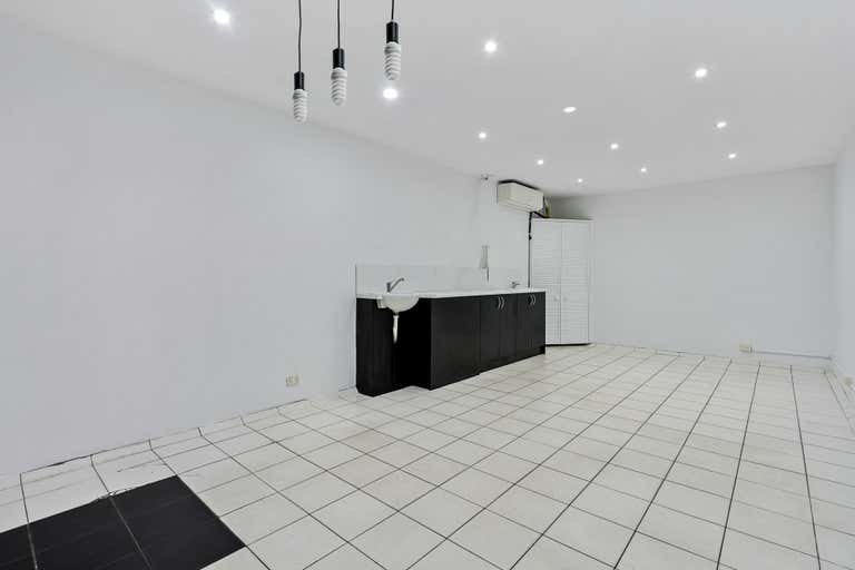 19/3131 Surfers Paradise Boulevard Surfers Paradise QLD 4217 - Image 2