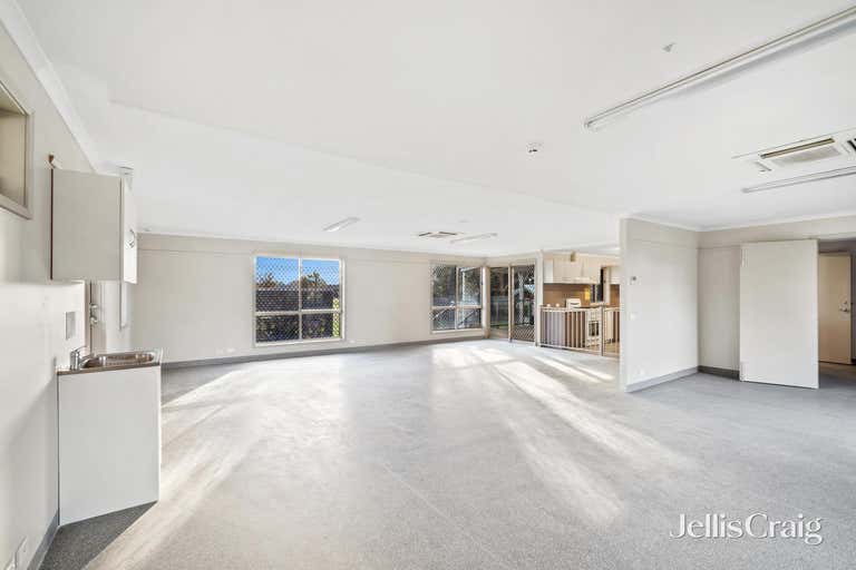 102 Leawarra Crescent Delacombe VIC 3356 - Image 2