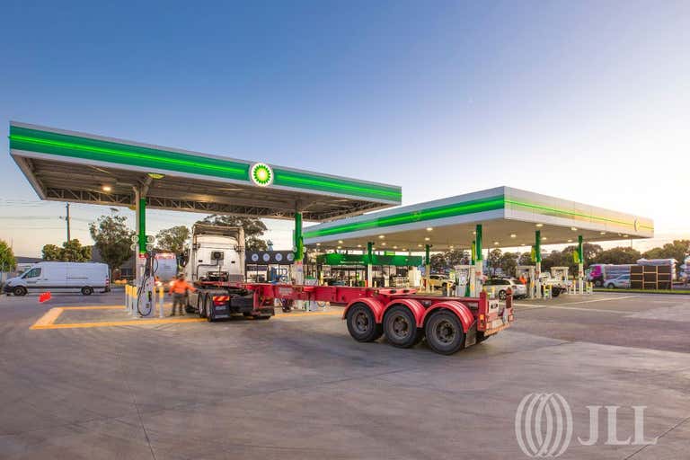 BP Altona North, 2 Pinnacle Road Altona North VIC 3025 - Image 2